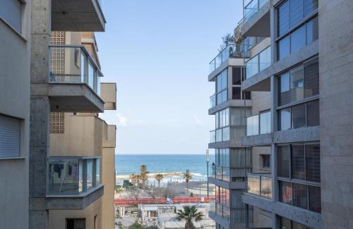 Kerem HaTeimanim Apartment | Sea View 2 BR near Shouk Hacarmel by HolyGuest