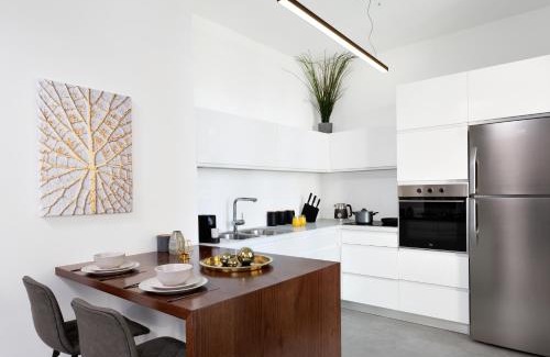 Kerem HaTeimanim Apartment | Sea View 2 BR near Shouk Hacarmel by HolyGuest