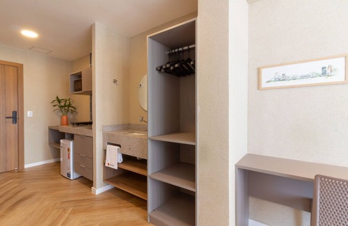 Leme Apartment | Sea View and Balcony with Bathtub | Q21