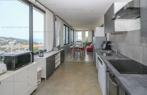 Saint-Mandrier-sur-Mer Apartment | Sea view, contemporary, air-conditioned, garden, Terrace, 2 Bathrooms