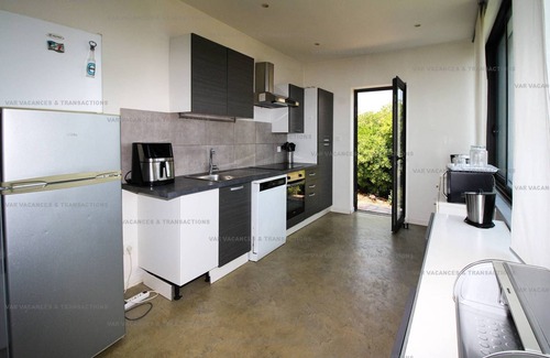 Saint-Mandrier-sur-Mer Apartment | Sea view, contemporary, air-conditioned, garden, Terrace, 2 Bathrooms