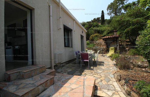 Saint-Mandrier-sur-Mer Apartment | Sea view, contemporary, air-conditioned, garden, Terrace, 2 Bathrooms