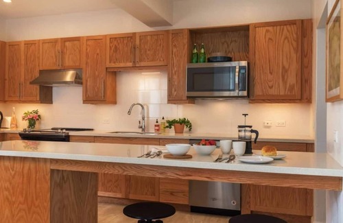 Sandys Apartment | Sea View Contemporary Upper 3Bed - 7A