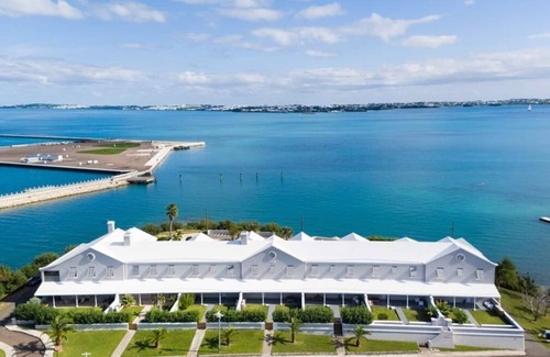 Sandys Apartment | Sea View Contemporary Upper 3Bed - 7A