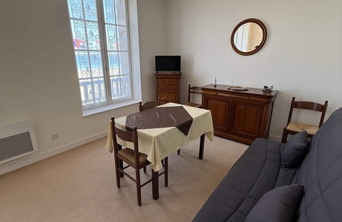 Saint-Cast-le-Guildo Apartment | Sea View et Relaxation Await – 1-Bedroom Apartment for 2–4 Guests