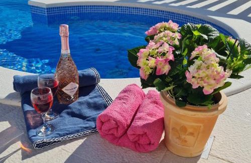 Podstrana Apartment | Sea view Luxury Apart Hotel Villa Conte with swiming pool and romantic SPA