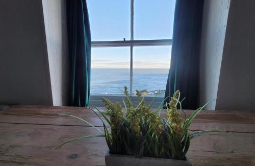 Scarborough Apartment | Sea view Penthouse flat 6 with fast WiFi and Free PARKING