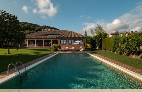 Mas Ram Villa | Sea View Villa with Spa, Cinema , BBQ