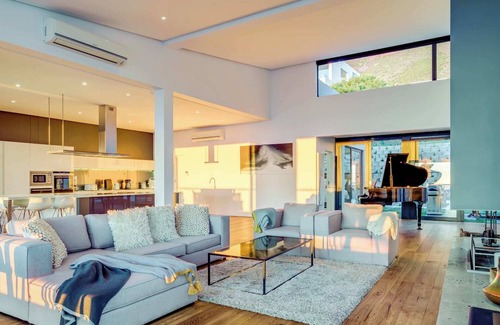 Camps Bay Villa | Sea View Villa with Private Pool Casa Di Sorrento