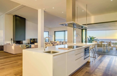 Camps Bay Villa | Sea View Villa with Private Pool Casa Di Sorrento
