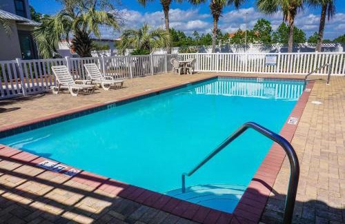 Emerald Waters Village House | Sea Ya Sun