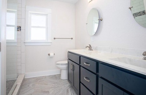 Carova Beach Cottage | "Seabatical" Nice four yo house with a close walk to the beach! 4x4 Required