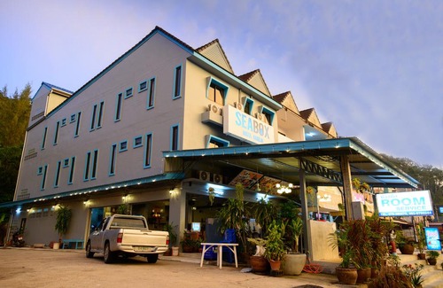 Khuekkhak Hotel | Seabox Khaolak Hostel