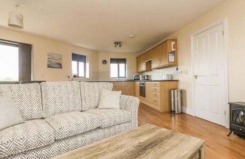 Longrock House | SEABREEZE, country holiday cottage, with a garden in Marazion