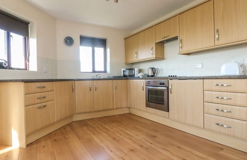 Longrock House | SEABREEZE, country holiday cottage, with a garden in Marazion