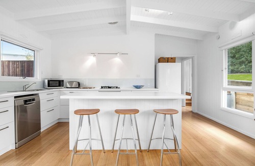 Portsea House | Seabreeze Portsea : 4 BR, 2 BA in Portsea, Sleeps 9