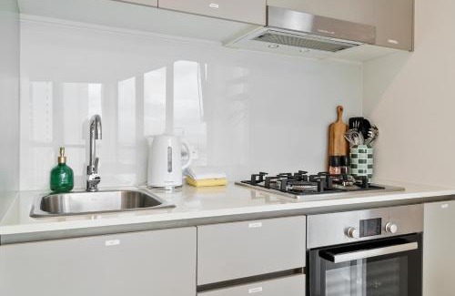 Surfers Paradise Apartment | Seabright Nook - Resort Perks & Sky Views by the Sea