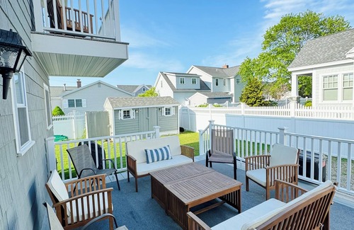 Seabrook House | Seabrook Beach House 4 BR Sleeps 10 - 100 steps to beautiful sand beach