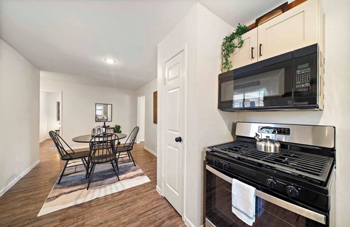 Seabrook House | Seabrook Comfort Home: El Jardin Beach & BBQ