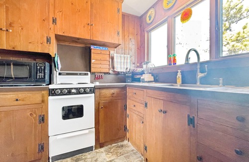 Cape Neddick House | Seacoast Sanctuary - Warm and inviting cottage with uninterrupted oceanfront