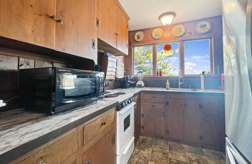 Cape Neddick House | Seacoast Sanctuary - Warm and inviting cottage with uninterrupted oceanfront