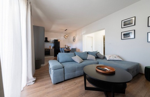 Nin Apartment | Seafront apartment Elona