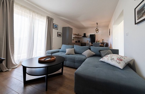 Nin Apartment | Seafront apartment Elona