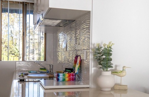 Batehaven Apartment | Seafront Getaway Studio, Great Location with Pool