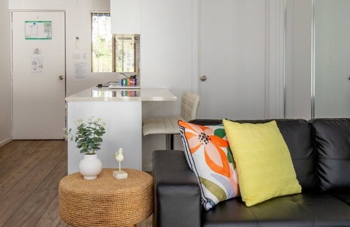 Batehaven Apartment | Seafront Getaway Studio, Great Location with Pool