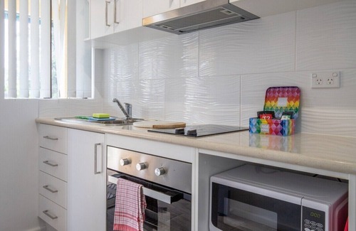 Batehaven Apartment | Seafront Getaway Studio, Great Location with Pool