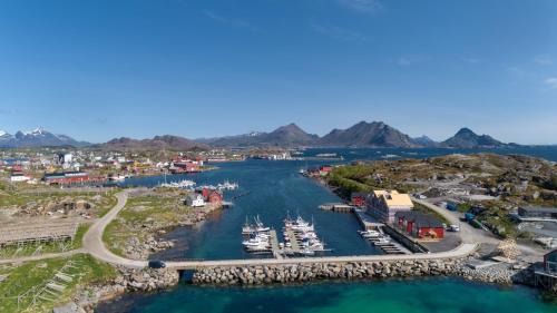 Ballstad House | Seafront new cabin in Lofoten