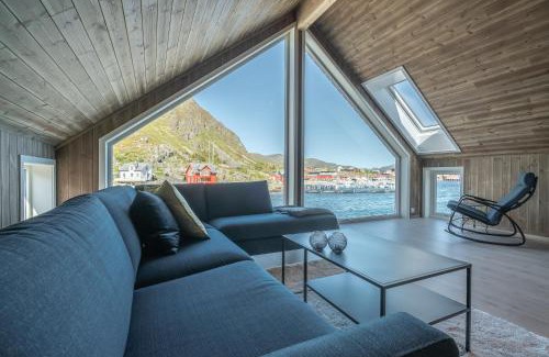 Ballstad House | Seafront new cabin in Lofoten
