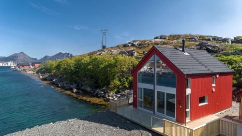 Ballstad House | Seafront new cabin in Lofoten