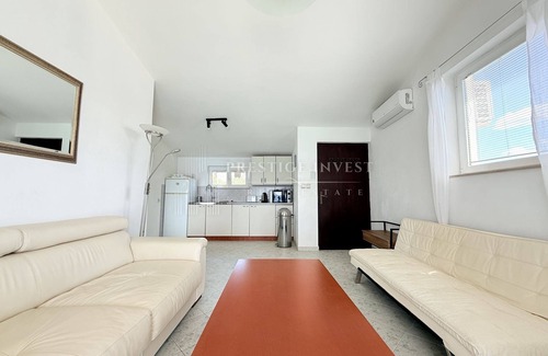 Diklo Apartment | Seafront Penthouse Apartment near Zadar