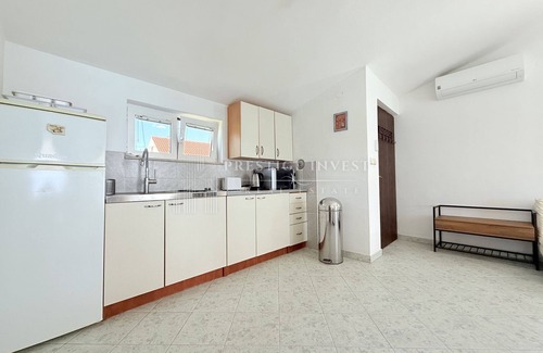 Diklo Apartment | Seafront Penthouse Apartment near Zadar