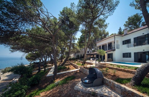 Island Hvar Villa | Seafront Villa Ana, on the Island of Hvar