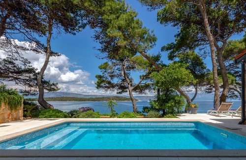 Island Hvar Villa | Seafront Villa Ana, on the Island of Hvar