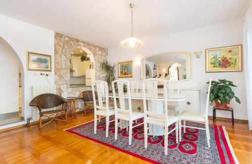 Businci Villa | Seafront Villa - with heated swimming pool