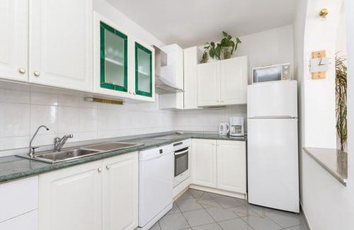 Businci Villa | Seafront Villa - with heated swimming pool