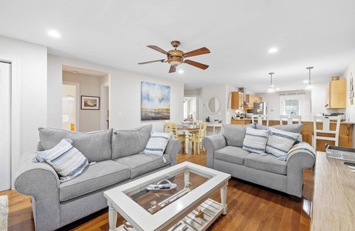 Kennebunk House | Seaglass Landing | Quick drive to beach