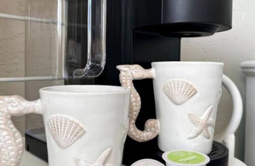 Jacksonville Beach Villa | Seahorse Retreat/Close to Mayo/One Block to Ocean