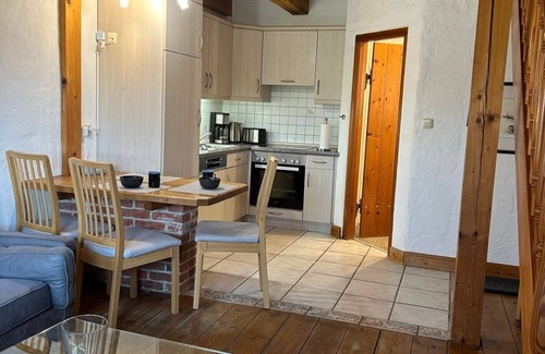Vollerwiek Cottage | Seal - hoarfrost by the sea