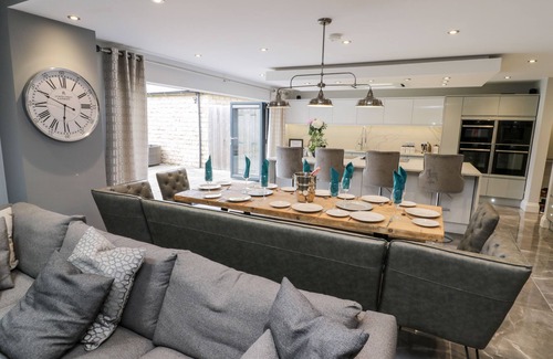 Scarborough House | SEAMER MANOR HOUSE, pet friendly in Seamer, North Yorkshire