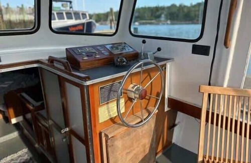 Southwest Harbor Boat Rental | Seaquest Rental! Stay at the Marina!