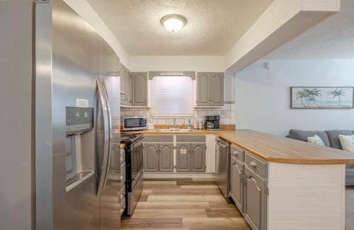 Bahama Beach House | Seas The Day, Pet Friendly Walk to beach!