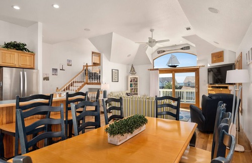 Nags Head House | Seas The Day: Private Hot Tub, Amazing Sunsets, Village Beach Club amenities!