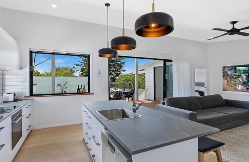 Long Jetty House | SEASCAPE BLUE BAY - A BALI INSPIRED STUDIO WITH HEATED POOL