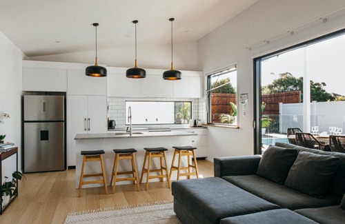 Long Jetty House | SEASCAPE BLUE BAY - A BALI INSPIRED STUDIO WITH HEATED POOL