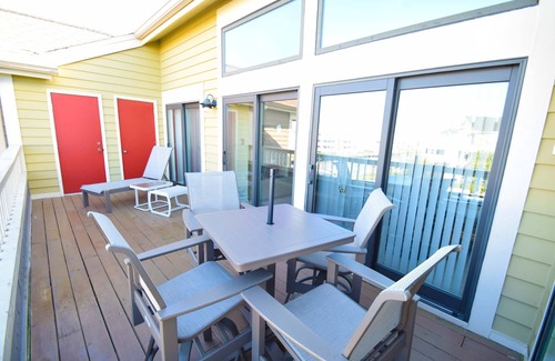 Heron Harbour Isle Condo | Seascape-Heron Harbour 206-10-Baywater 120th St,Free WiFi,Pool,W/D,AC