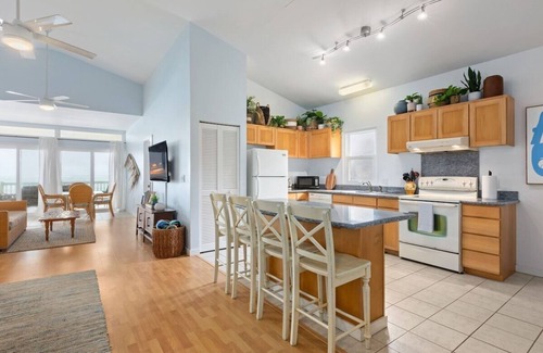 Laie House | Seascape Serenity Cottage - Beachfront, Large Yard